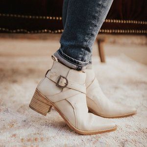 FREE PEOPLE Back Loop Ankle BOOTS Size 39.5 9.5 Ecru Leather Western NEW $148